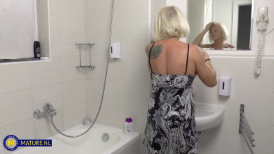 Shery - Lucky big dick guy is having a fuckdate in the bathroom with 49 year old