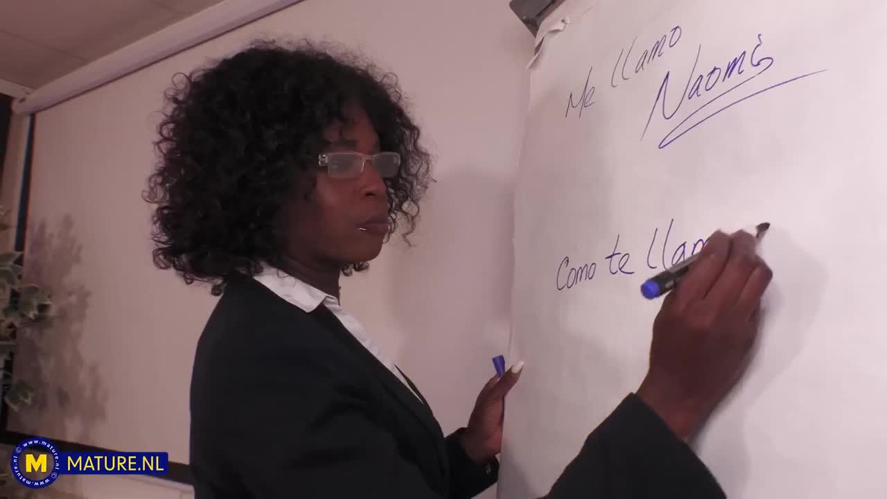 Naomi - a 51 year old black MILF boss who gets fucked at the office by her employee - ePornhubs