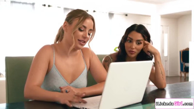 My lesbian bff wants me to eat her pussy