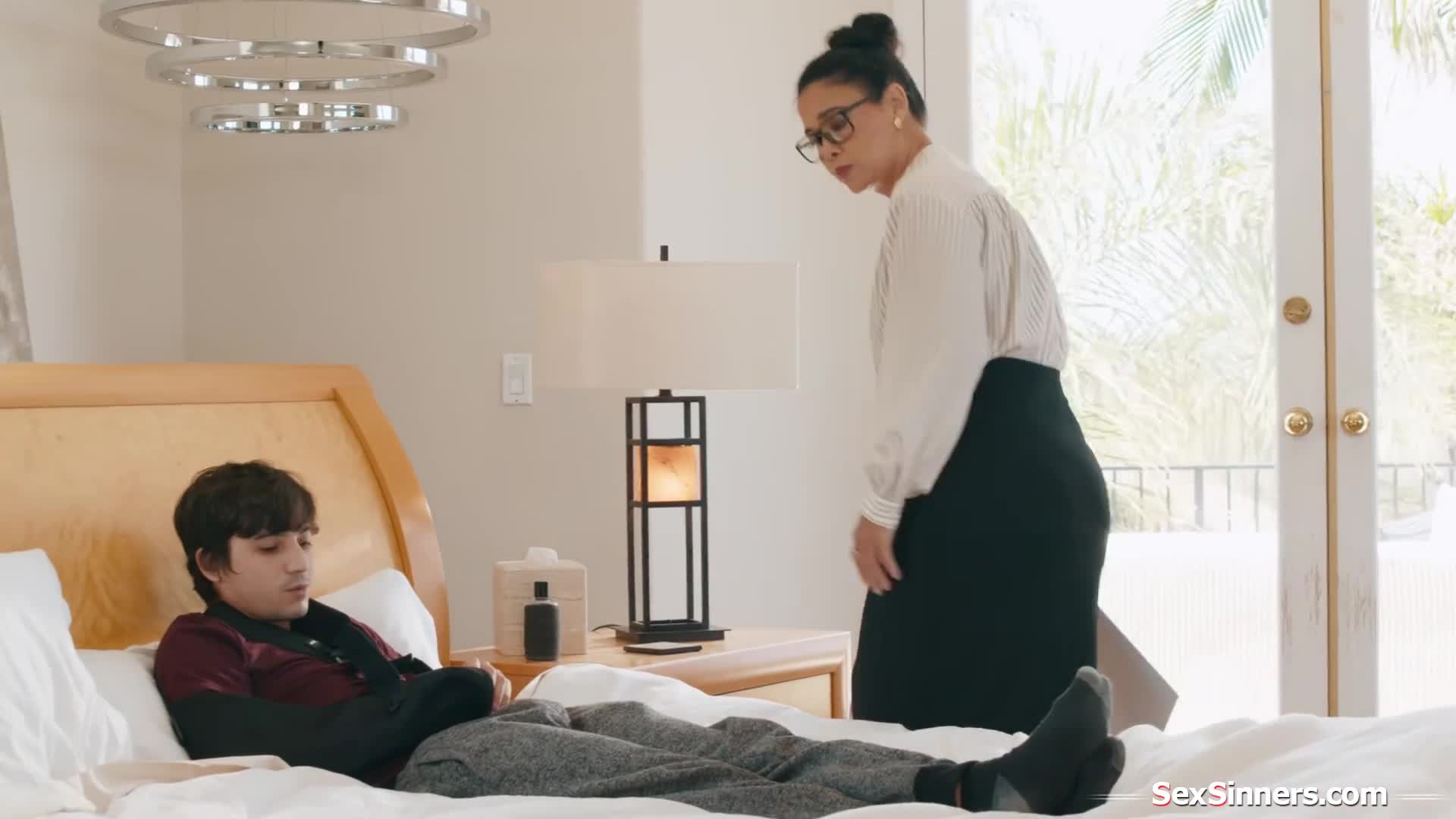 Teacher gives student a HELPING HANDjob - ePornhubs