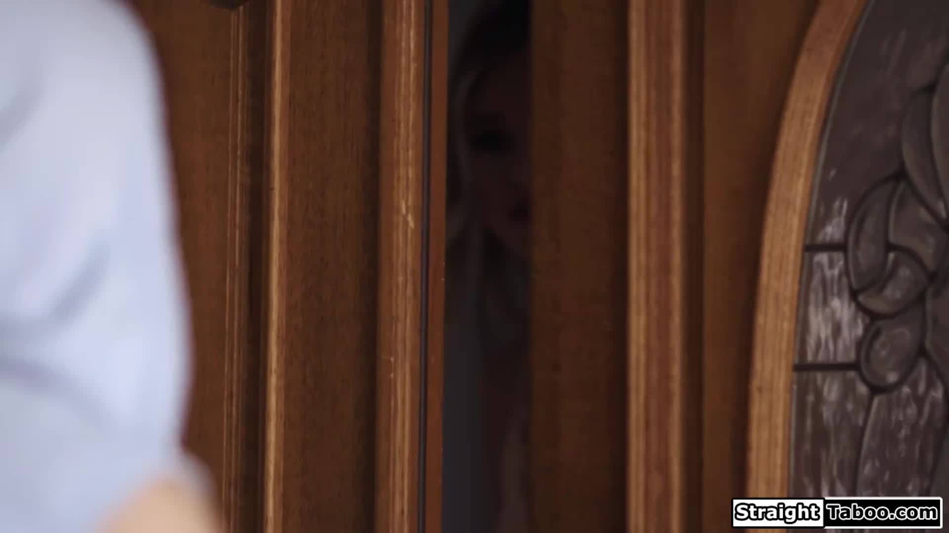 Stepdaughter analed by stepmoms strapon - ePornhubs