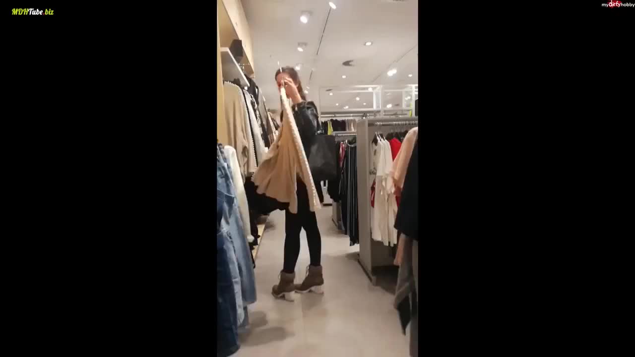 Lia-Fox - Sex in der Umkleide - Fast erwischt worden beim Quickie im Shoppingcenter - ePornhubs