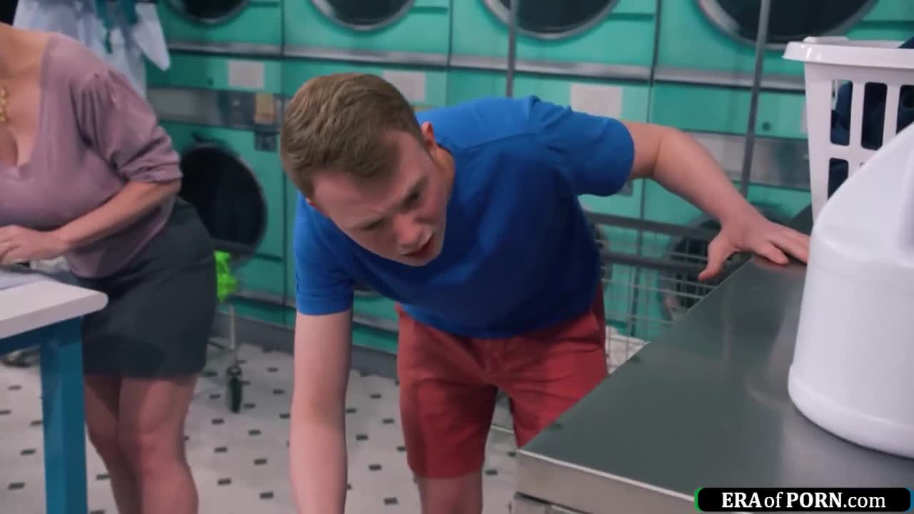 Guy fucks busty milfs in a laundry room - ePornhubs
