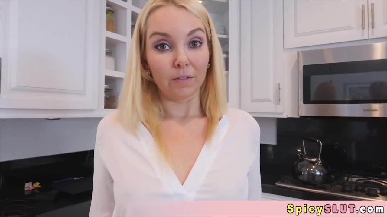 Busty stepmom gives a special treatment - ePornhubs