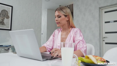 Zlata Shine - Finding A MILF's Nudes [PORNSEED.NET]