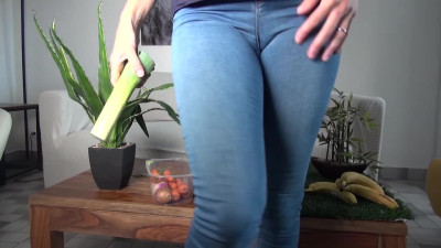 Adeline Lafouine - Playing With Fruits And Squirting